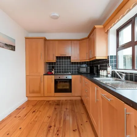 Ceol Na Mara, On Sea, Wexford - 5 Bedrooms - Sleeps 9 Holiday home