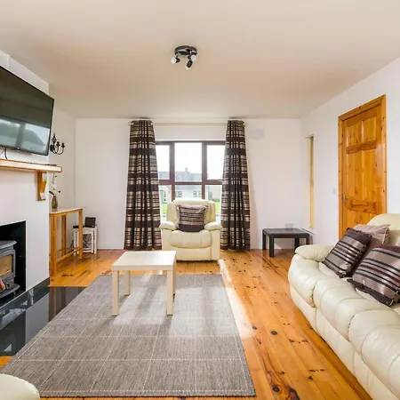 Ceol Na Mara, On Sea, Wexford - 5 Bedrooms - Sleeps 9 Holiday home
